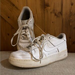 Youth Nike Air Force 1 LE GS Low White Sneakers | Size Youth 6